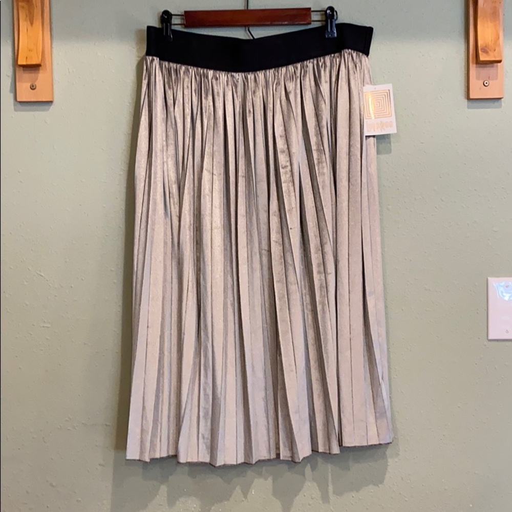 LuLaRoe velour pleated skirt.  The Jill 2XL.  NWT